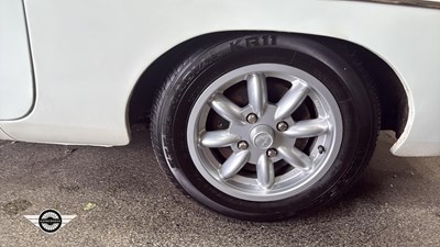 Lot 574 - 1972 MG B