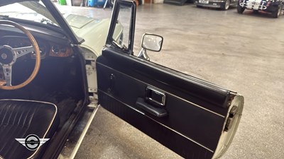 Lot 574 - 1972 MG B