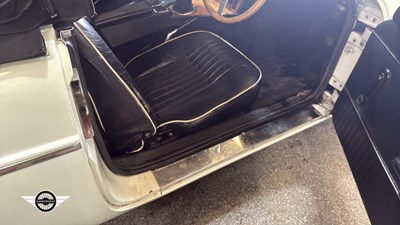 Lot 574 - 1972 MG B