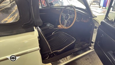 Lot 574 - 1972 MG B