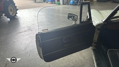 Lot 574 - 1972 MG B