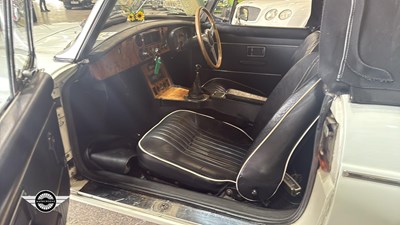 Lot 574 - 1972 MG B
