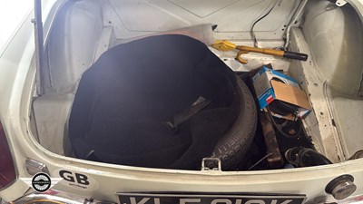 Lot 574 - 1972 MG B