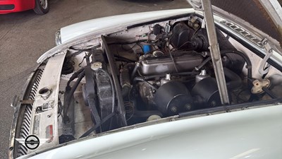 Lot 574 - 1972 MG B