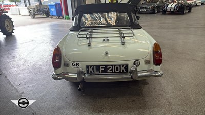Lot 574 - 1972 MG B