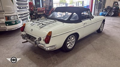 Lot 574 - 1972 MG B