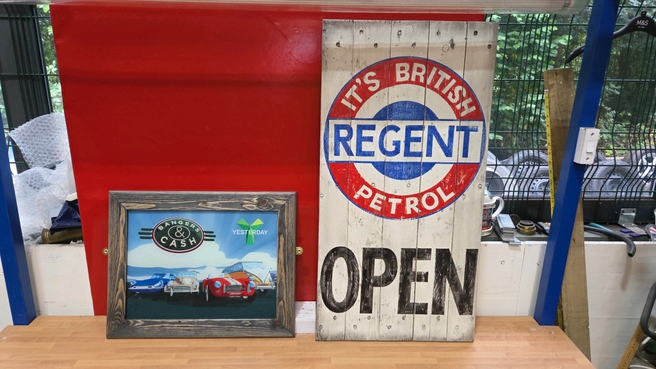 Lot 856 - 1 X REPRODUCTION SIGNS & FRAMED PICTURE