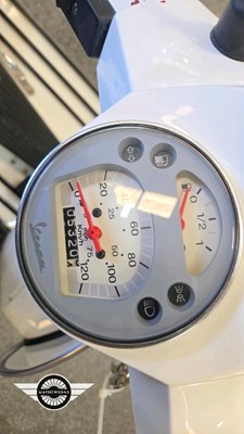 Lot 590 - 2012 PIAGGIO VESPA PX 125 MY11