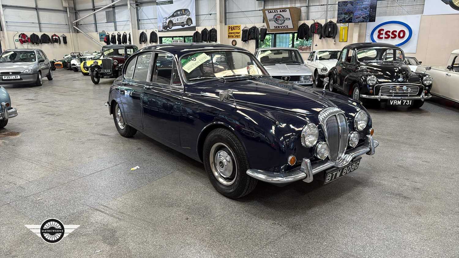 Lot 624 - 1968 DAIMLER V8 250