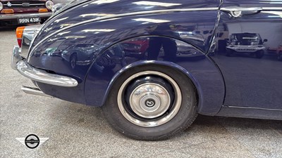 Lot 624 - 1968 DAIMLER V8 250