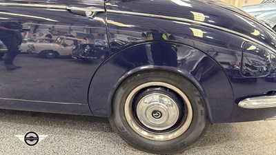 Lot 624 - 1968 DAIMLER V8 250