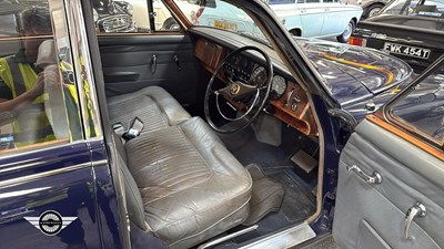 Lot 624 - 1968 DAIMLER V8 250