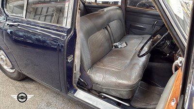Lot 624 - 1968 DAIMLER V8 250