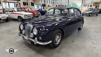 Lot 624 - 1968 DAIMLER V8 250