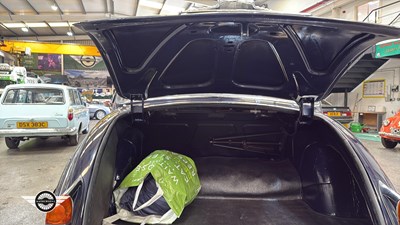 Lot 624 - 1968 DAIMLER V8 250