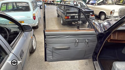 Lot 624 - 1968 DAIMLER V8 250