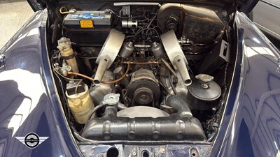 Lot 624 - 1968 DAIMLER V8 250