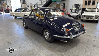 Lot 624 - 1968 DAIMLER V8 250