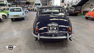 Lot 624 - 1968 DAIMLER V8 250