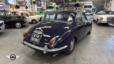 Lot 624 - 1968 DAIMLER V8 250