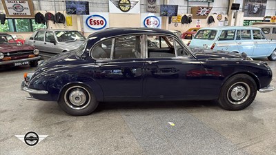 Lot 624 - 1968 DAIMLER V8 250
