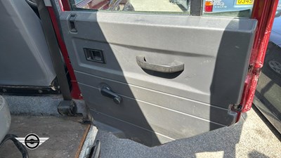 Lot 650 - 1995 LAND ROVER 110 DEFENDER COUNTY SWTDI