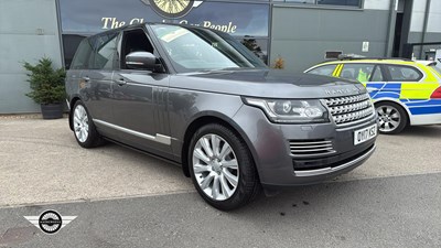 Lot 812 - 2017 LAND ROVER RANGE ROVER VOGUE SE TDV6