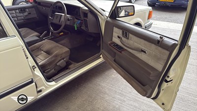 Lot 724 - 1986 NISSAN 300 C AUTO