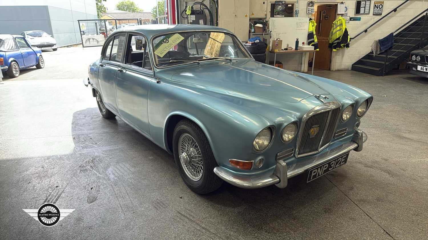 Lot 740 - 1967 JAGUAR 420