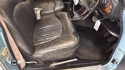 Lot 740 - 1967 JAGUAR 420