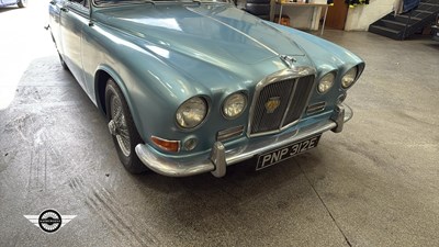 Lot 740 - 1967 JAGUAR 420