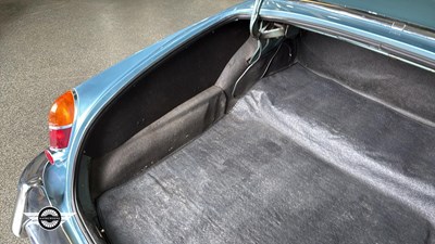 Lot 740 - 1967 JAGUAR 420