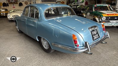 Lot 740 - 1967 JAGUAR 420