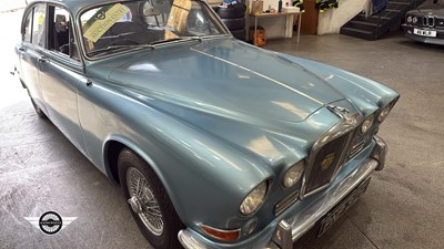 Lot 740 - 1967 JAGUAR 420