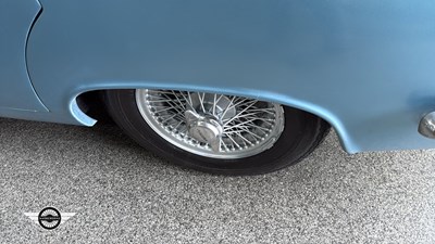Lot 740 - 1967 JAGUAR 420