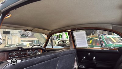Lot 740 - 1967 JAGUAR 420