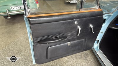 Lot 740 - 1967 JAGUAR 420