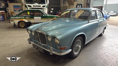Lot 740 - 1967 JAGUAR 420
