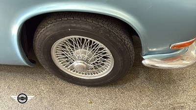 Lot 740 - 1967 JAGUAR 420