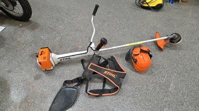 Lot 551 - STHIL FS400 STRIMMER WITH HARNESS & STHIL PROTECTIVE HELMET