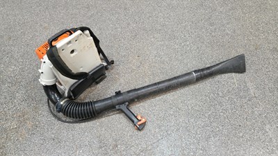 Lot 551 - STHIL FS400 STRIMMER WITH HARNESS & STHIL PROTECTIVE HELMET