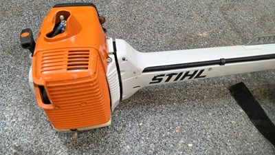 Lot 551 - STHIL FS400 STRIMMER WITH HARNESS & STHIL PROTECTIVE HELMET