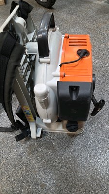Lot 551 - STHIL FS400 STRIMMER WITH HARNESS & STHIL PROTECTIVE HELMET