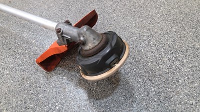 Lot 551 - STHIL FS400 STRIMMER WITH HARNESS & STHIL PROTECTIVE HELMET