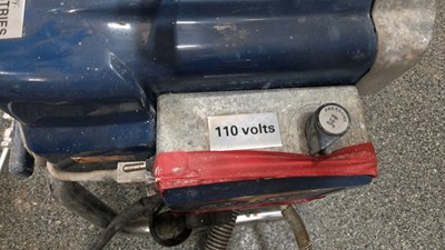 Lot 573 - GRACO 395 ST PRO 110 V AIRLESS PAINT SPRAYER WITH LANCE