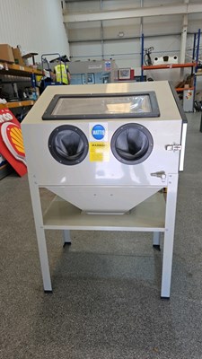 Lot 429 - MATRIS SBC220 SHOT/SAND BLASTING CABINET ( AS NEW )