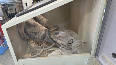 Lot 429 - MATRIS SBC220 SHOT/SAND BLASTING CABINET ( AS NEW )