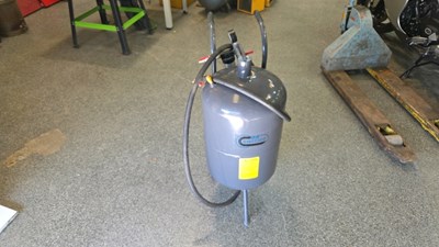 Lot 769 - SWITZER 20KG SANDBLASTER POT MODEL XH-SB20