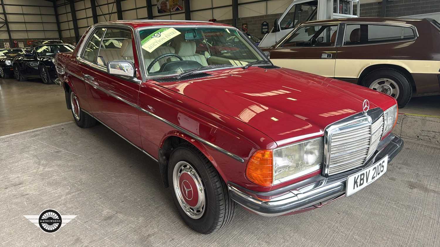 Lot 876 - 1977 MERCEDES 230 CW AUTO