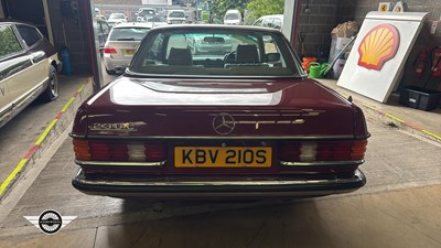 Lot 876 - 1977 MERCEDES 230 CW AUTO